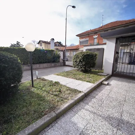 Apartman Aleph With Private Parking, Next Train Station Como