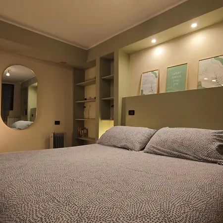 Aleph With Private Parking, Next Train Station Apartment *