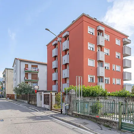 Aleph With Private Parking, Next Train Station Apartamento Como