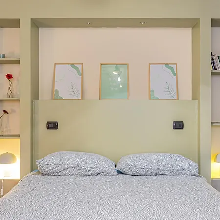 Aleph With Free Private Parking, Next Train Station *