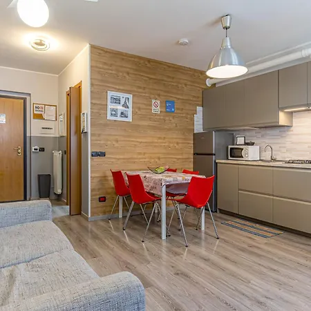 Aleph With Free Private Parking, Next Train Station Appartement