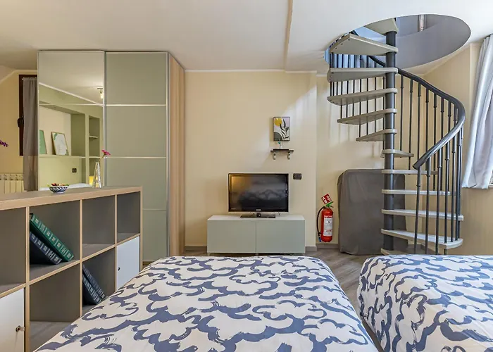 Aleph With Private Parking, Next Train Station アパート