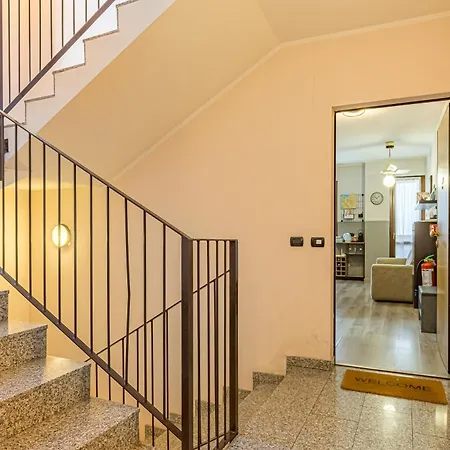 Aleph With Private Parking, Next Train Station Apartment *