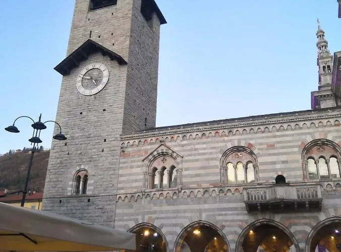 Aleph With Private Parking, Next Train Station Apartment *